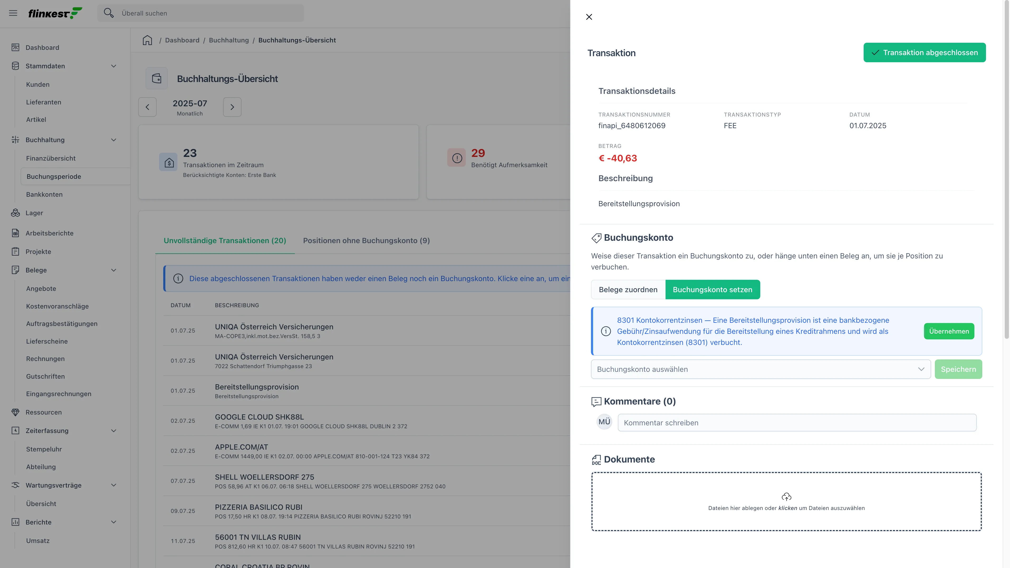 Transaktions-Sidebar mit KI-Kontovorschlag „Übernehmen" und direkter Buchungskonto-Zuweisung