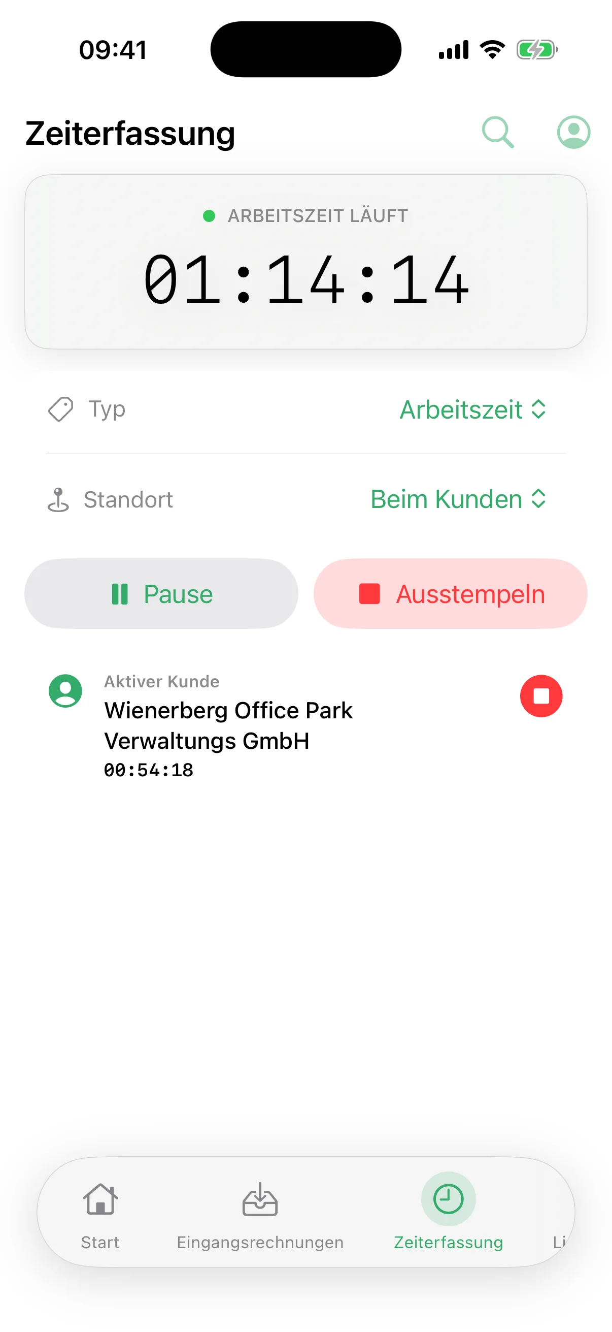 Stempeluhr in der flinkest-App: Arbeitszeit läuft, Standort beim Kunden, aktiver Kunde Wienerberg Office Park mit eigener Zeit